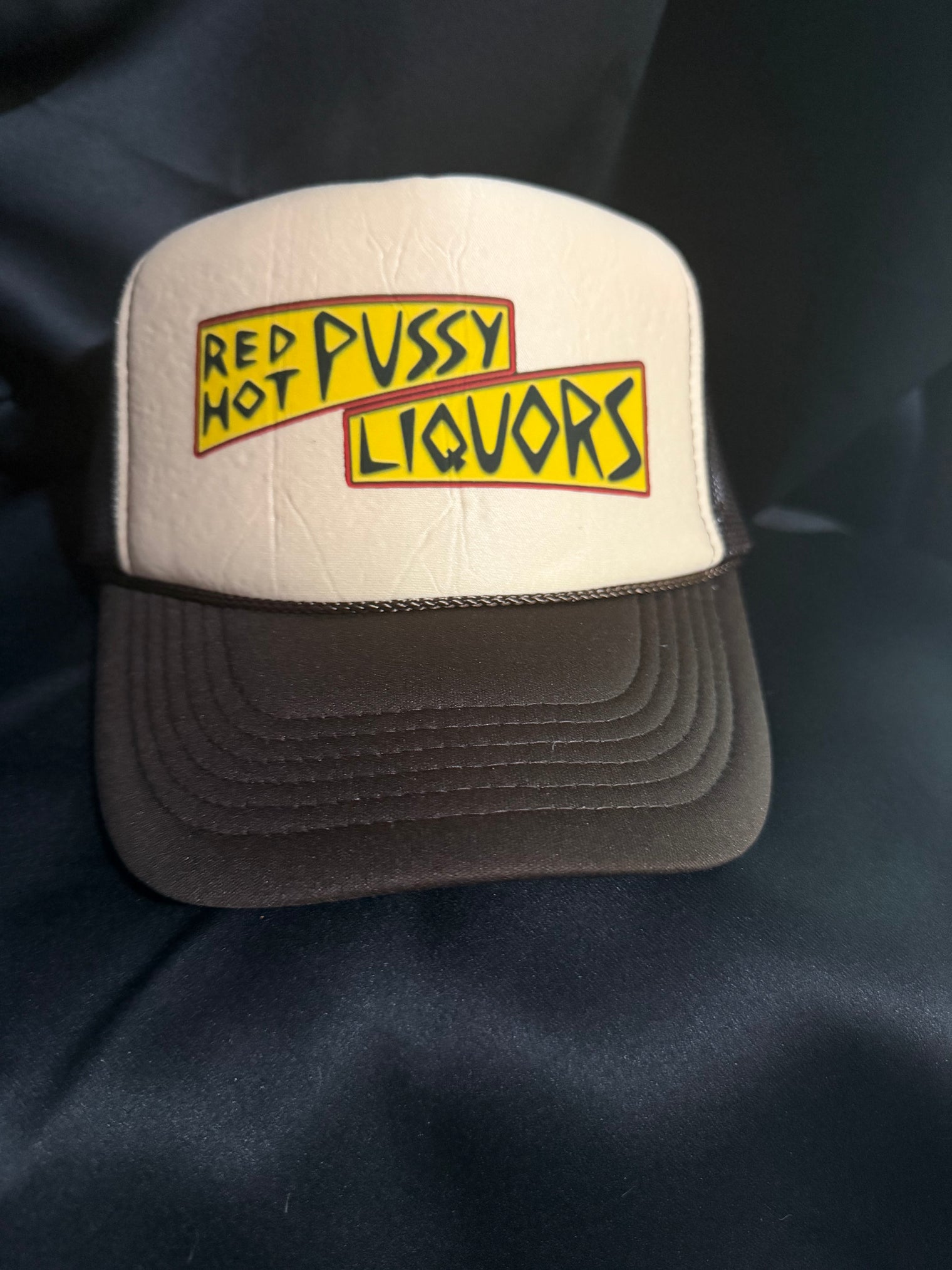 PUSSY LIQUOR HAT